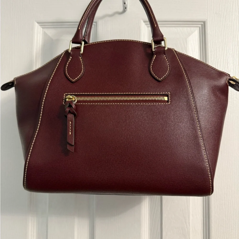 Dooney & Bourke reposhing this